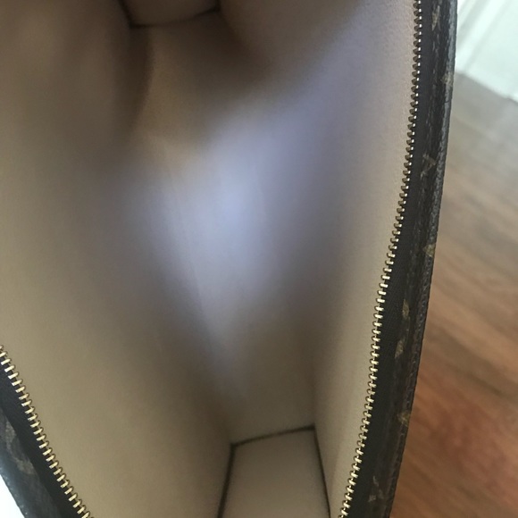 SOLD !!! LV Toiletry 26 - Picture 7 of 8